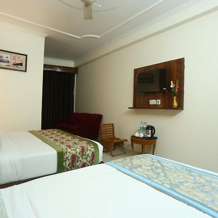דלהי Hotel Earth מראה חיצוני תמונה