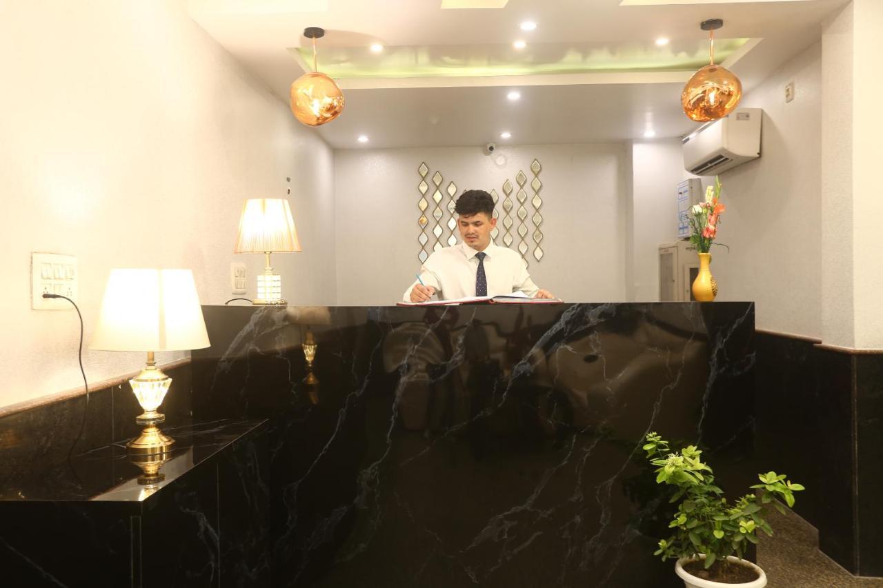 דלהי Hotel Earth מראה חיצוני תמונה