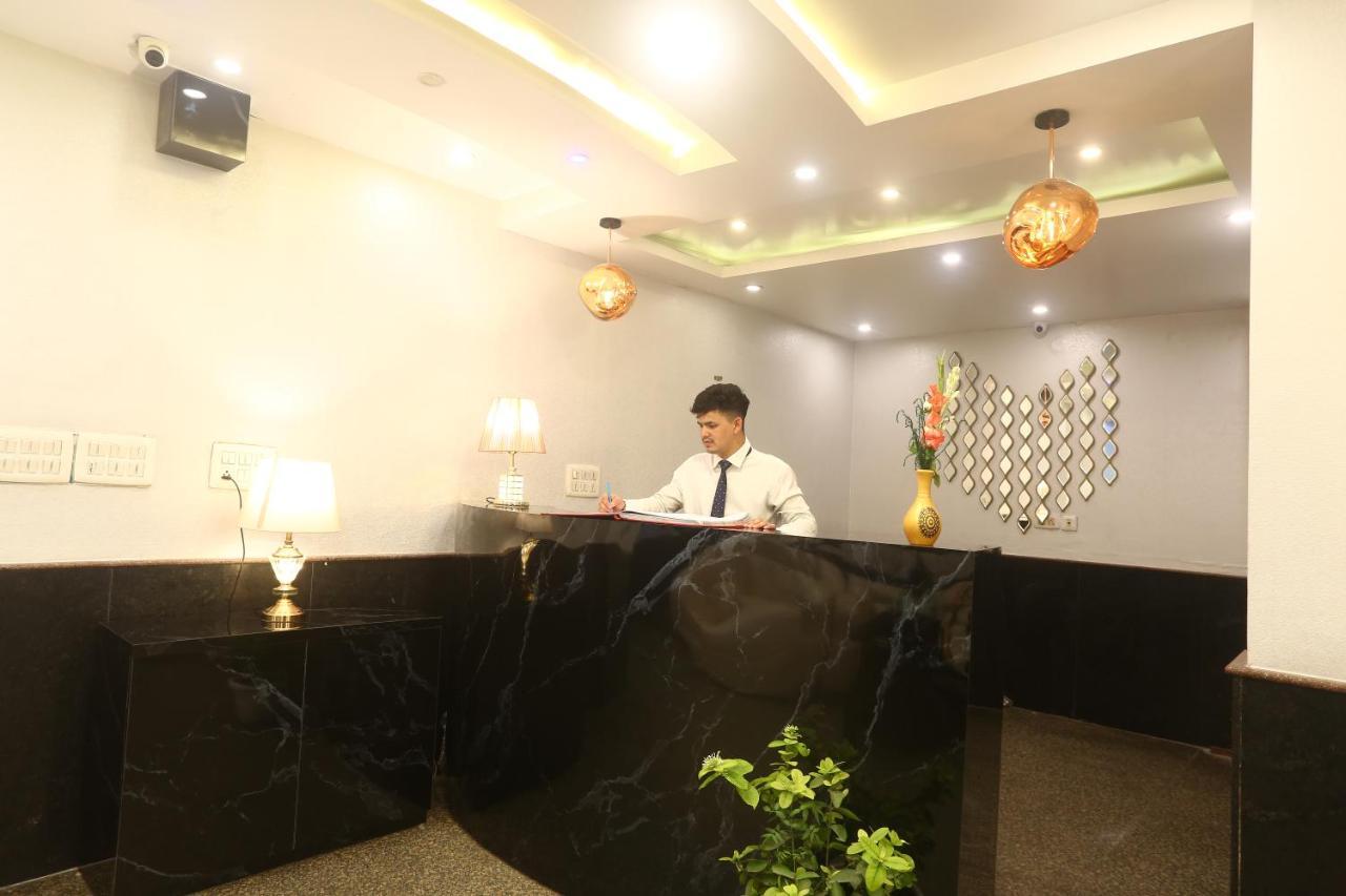 דלהי Hotel Earth מראה חיצוני תמונה