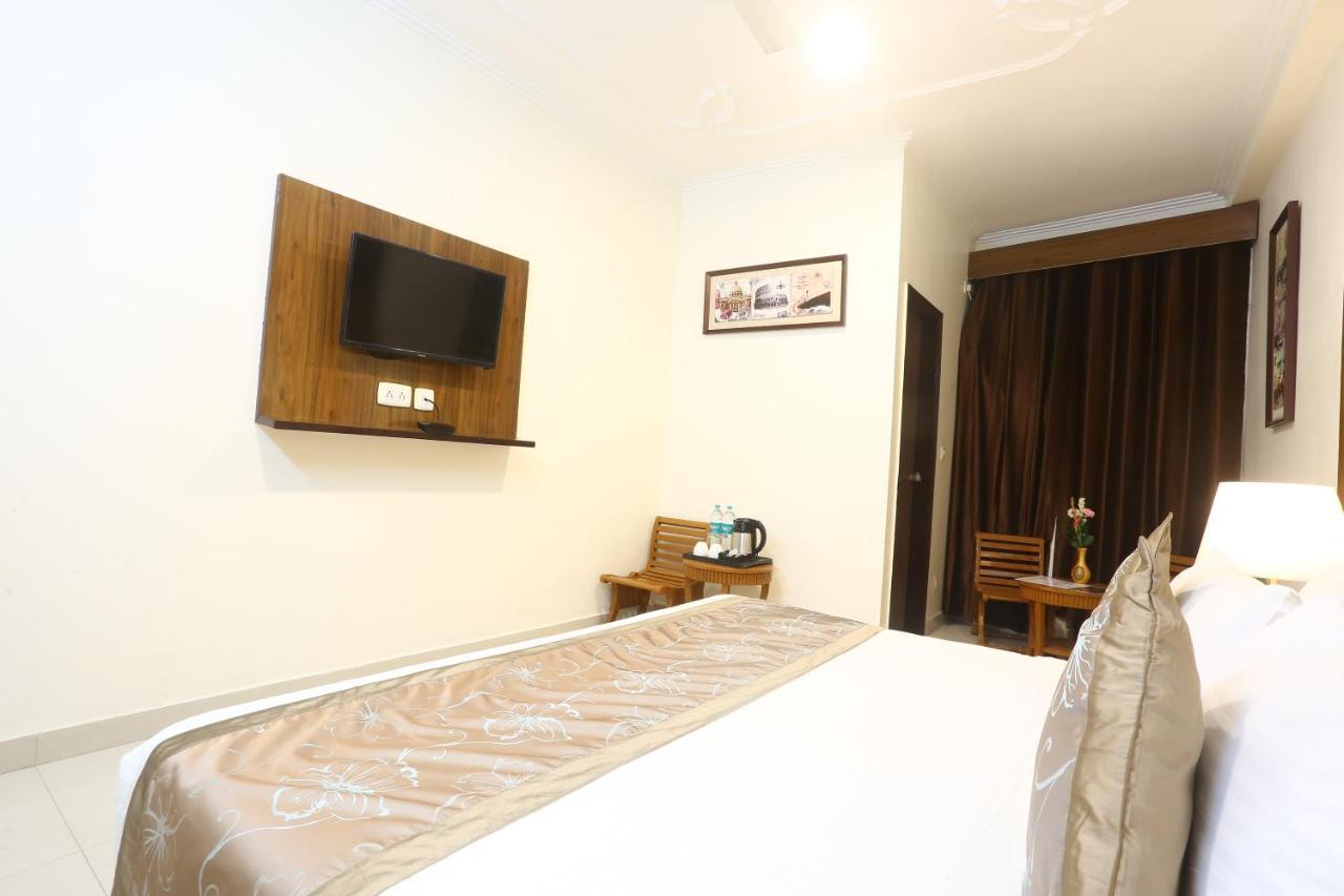 דלהי Hotel Earth מראה חיצוני תמונה